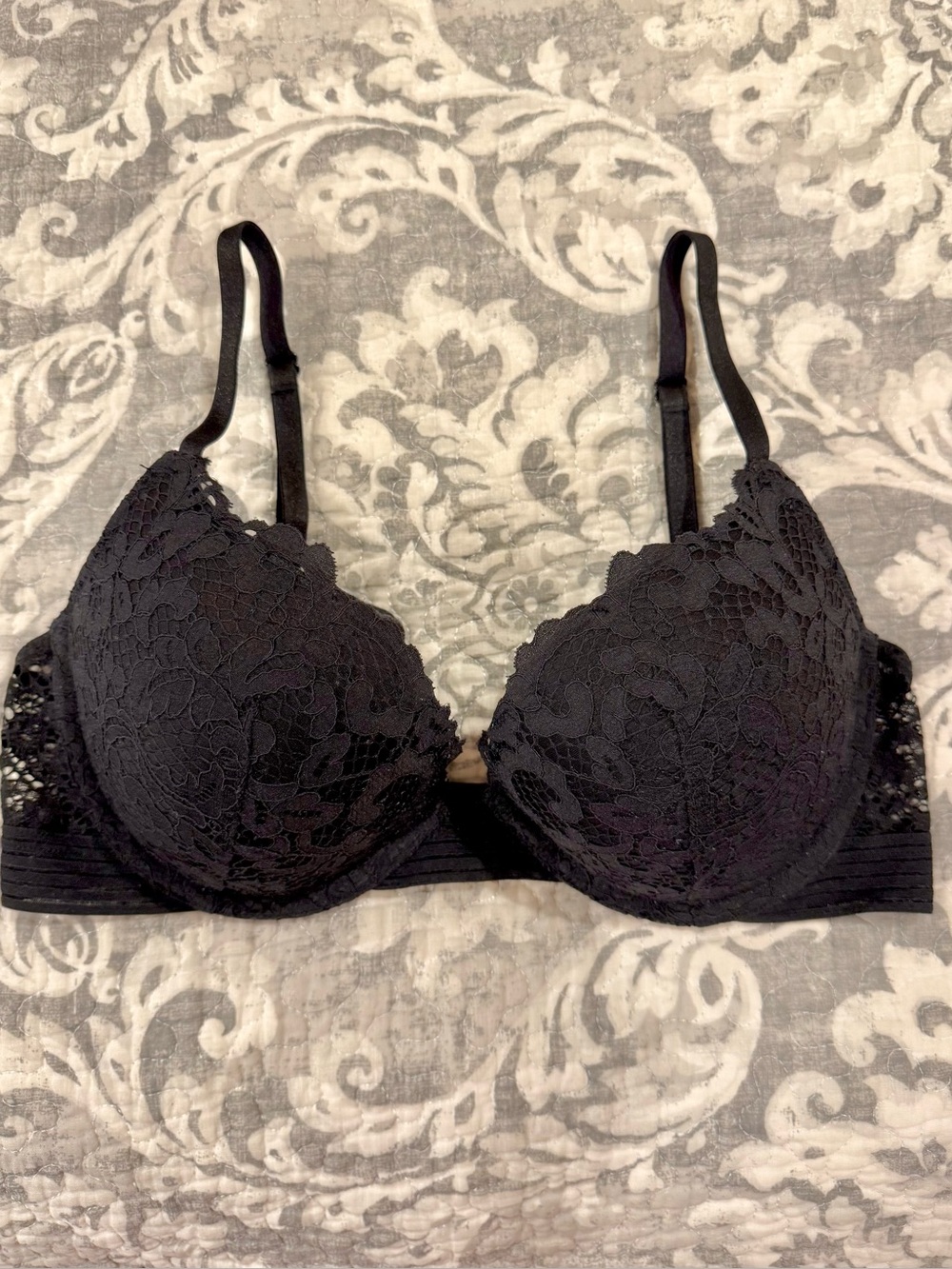 Victoria’s Secret Very Sexy Black Lace Push-Up Bra, Size 32D